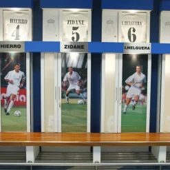 Pursuit 3 Rentrée Scolaire|Memorabilia^Morceau du vestiaire du Real Madrid au stade Santiago Bernabéu - Bois de teck brun