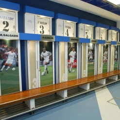 Pursuit 3 Rentrée Scolaire|Memorabilia^Morceau du vestiaire du Real Madrid au stade Santiago Bernabéu - Bois de teck brun