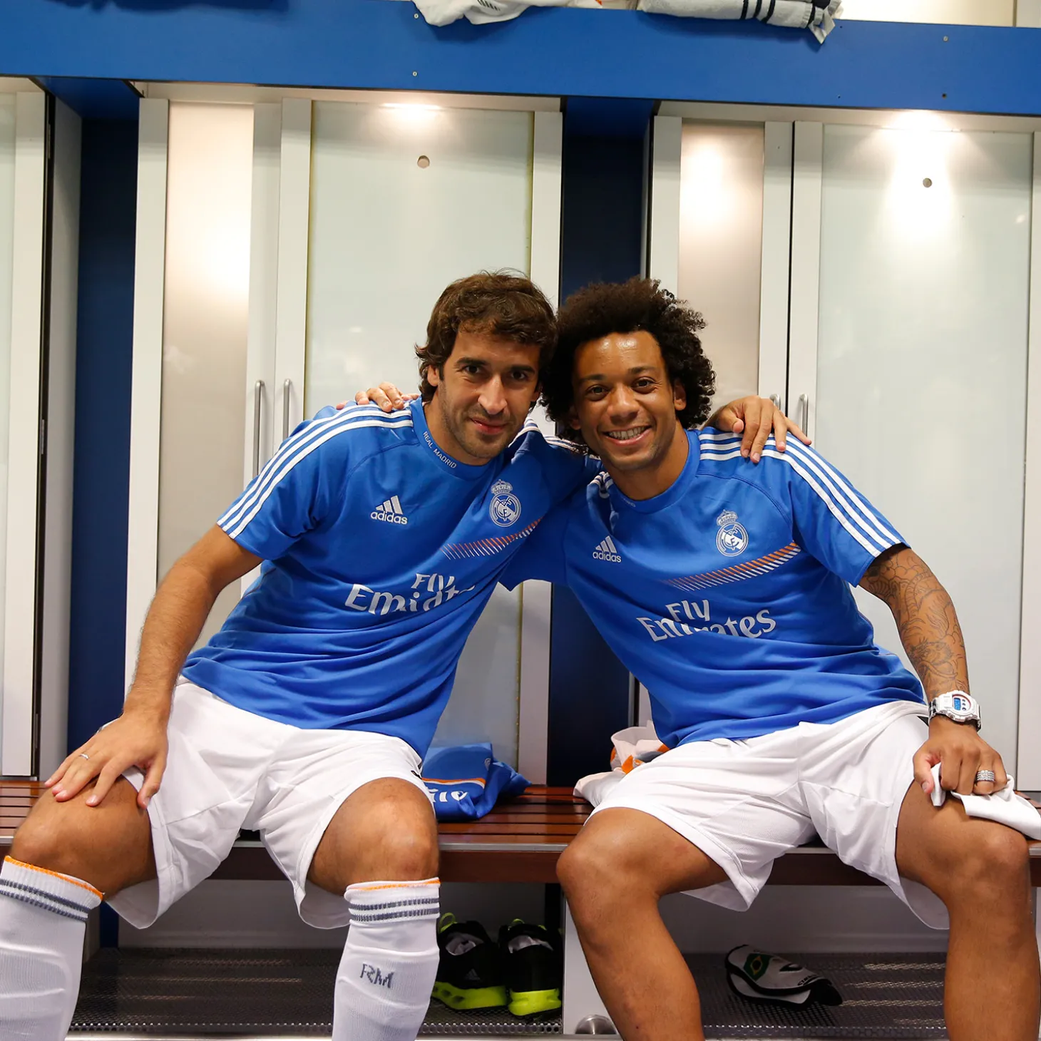 Pursuit 3 Rentrée Scolaire|Memorabilia^Morceau du vestiaire du Real Madrid au stade Santiago Bernabéu - Bois de teck blanc